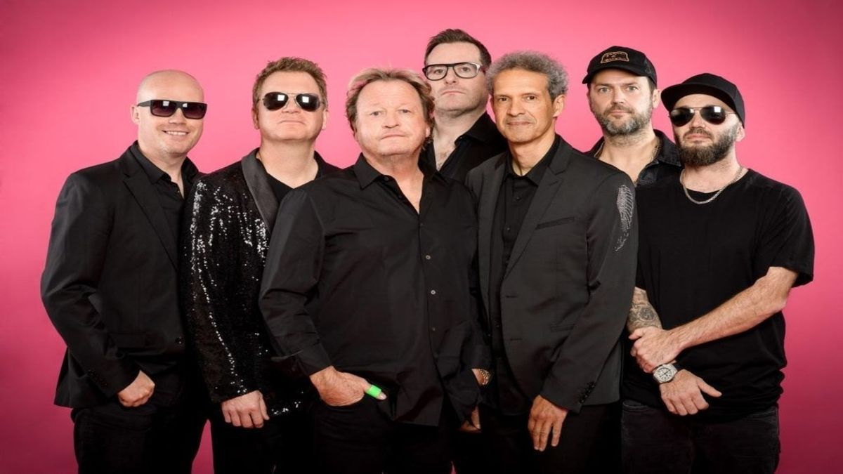 Level 42 at Southend Cliffs Pavilion