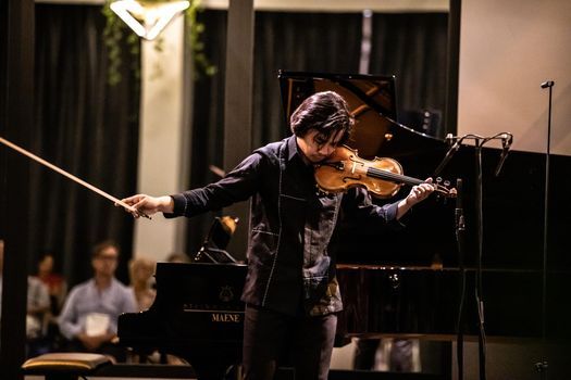 Shin Sihan in Residence: Bernstein's vioolconcert met Club Classique Orchestra