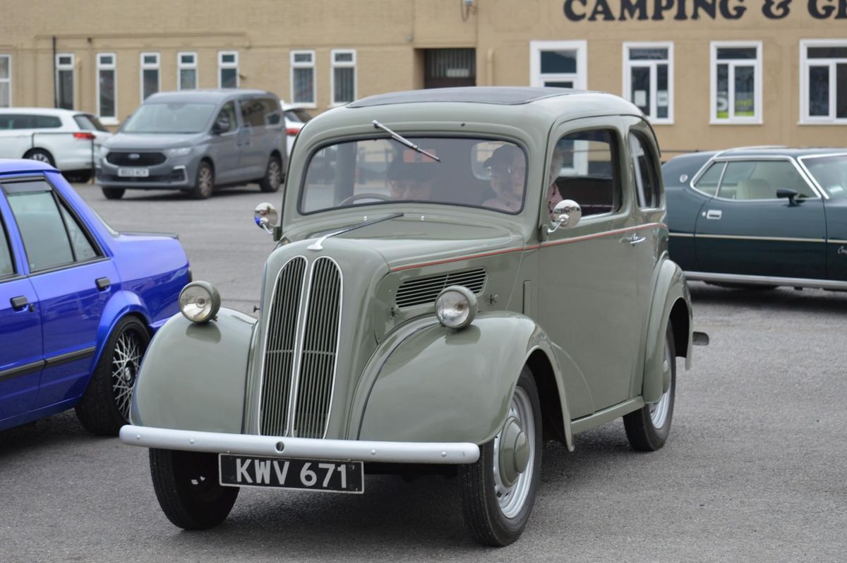 Canvey island classic car owners club breakfast meet Kirstys cafe