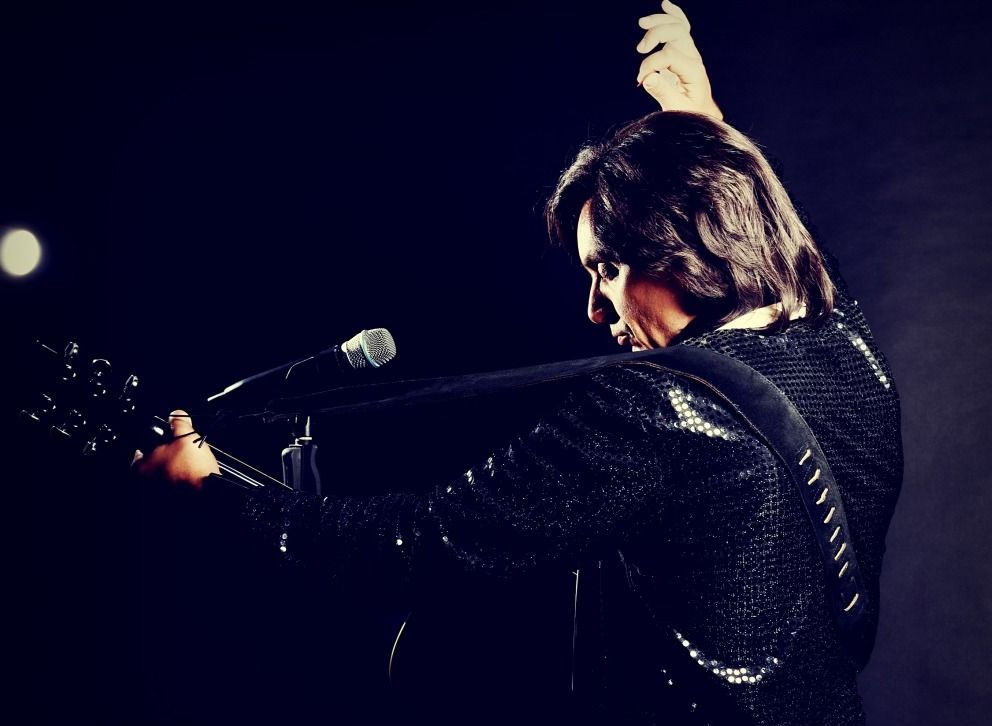 Dinner & Tribute: Neil Diamond by Michael Clews