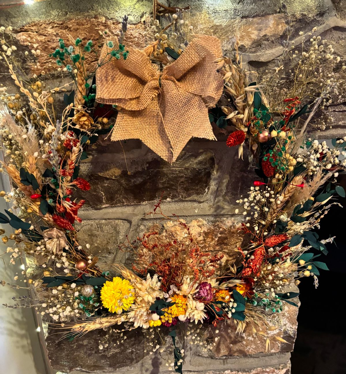 CANDLELIT CHRISTMAS DRIED FLOWER WREATH WORKSHOP