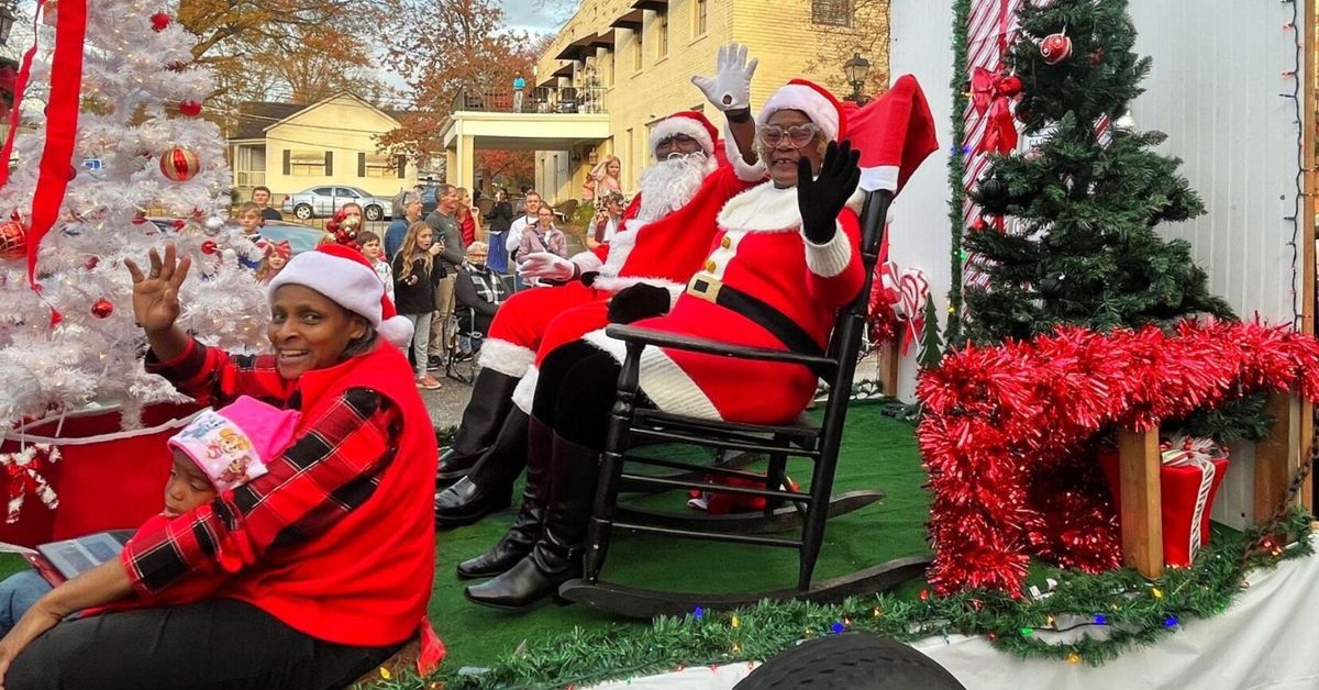 Holiday Parade & Caroling by Candlelight