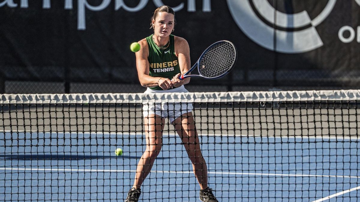 Parking Memphis Tigers at Charlotte 49ers Womens Volleyball