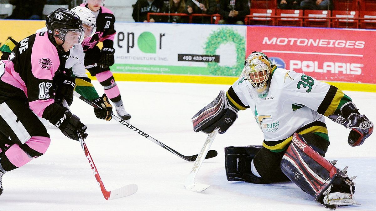 Val D Or Foreurs at Quebec Remparts