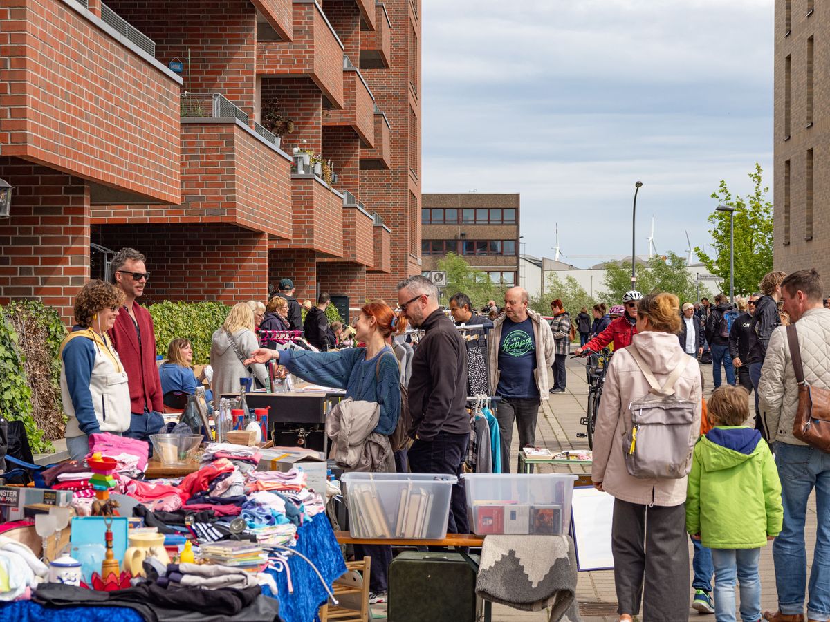 Flohmarkt in der Schwabensteinstra\u00dfe