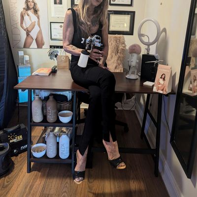 Liquid Sunshine Spray Tan by Darlene