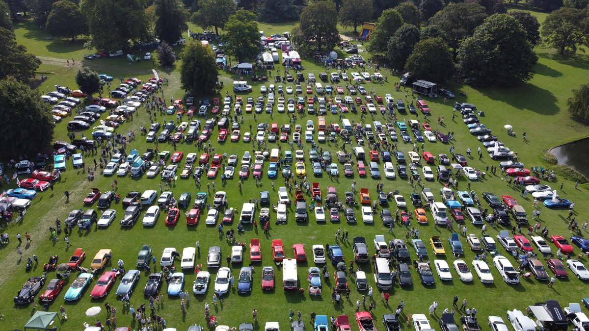 Classic & Retro Show - annual classic motor show at Himley Hall (Dudley)