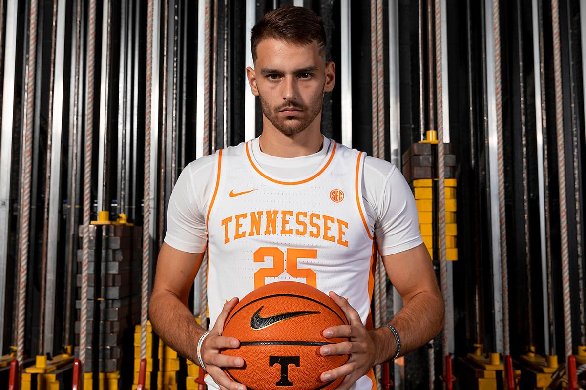 Tennessee Volunteers at Auburn Tigers Mens Basketball