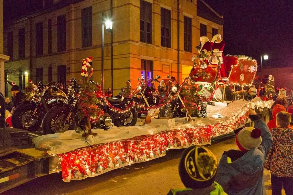 "I'll Be Home For Christmas" Oconomowoc Christmas Parade