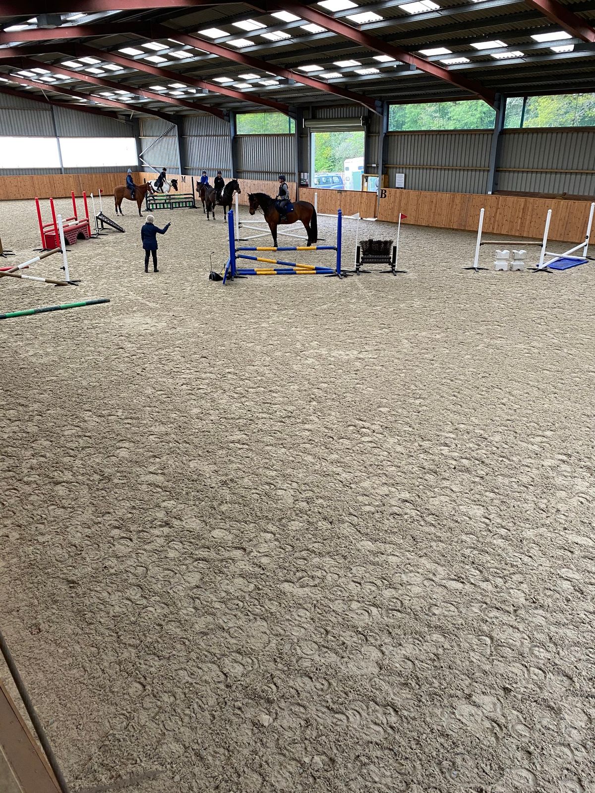 DEBBIE MELVILLE SHOW JUMPING CLINICS 