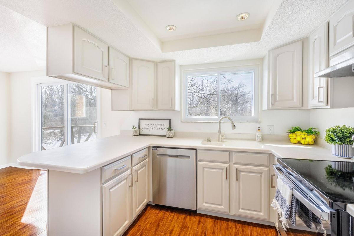 Learn How To Paint Your Kitchen Cabinets!