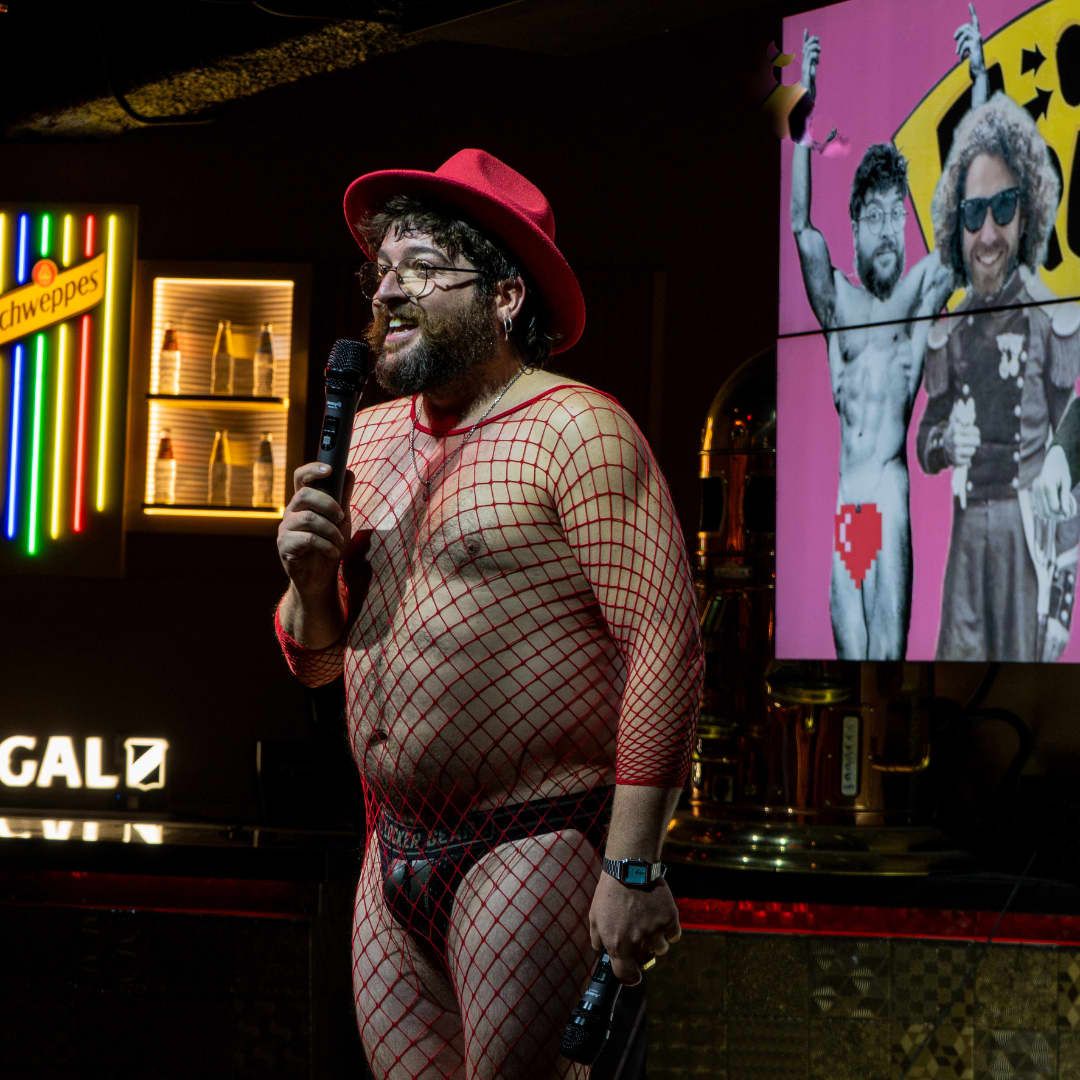 Open Freaks, micro abierto de comedia en Axel Hotel