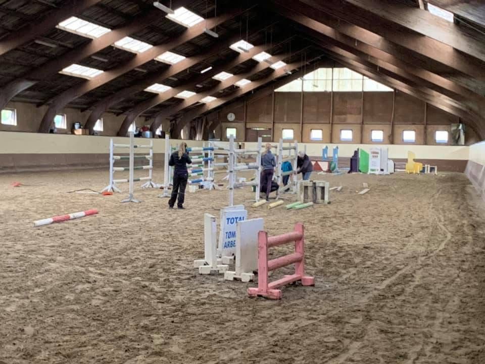 Arbejdsdag p\u00e5 maglebjerg ridecenter 