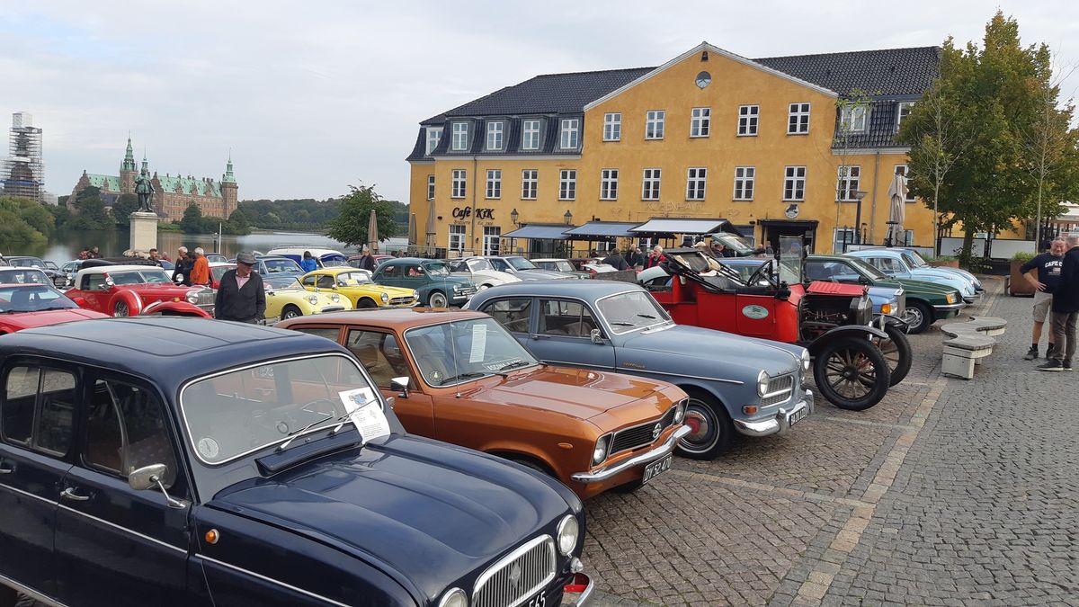 Cars & Coffee p\u00e5 Torvet i Hiller\u00f8d