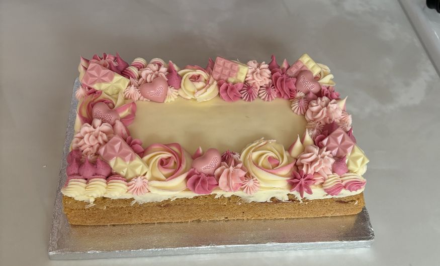 Buttercream Piped Traybake cake