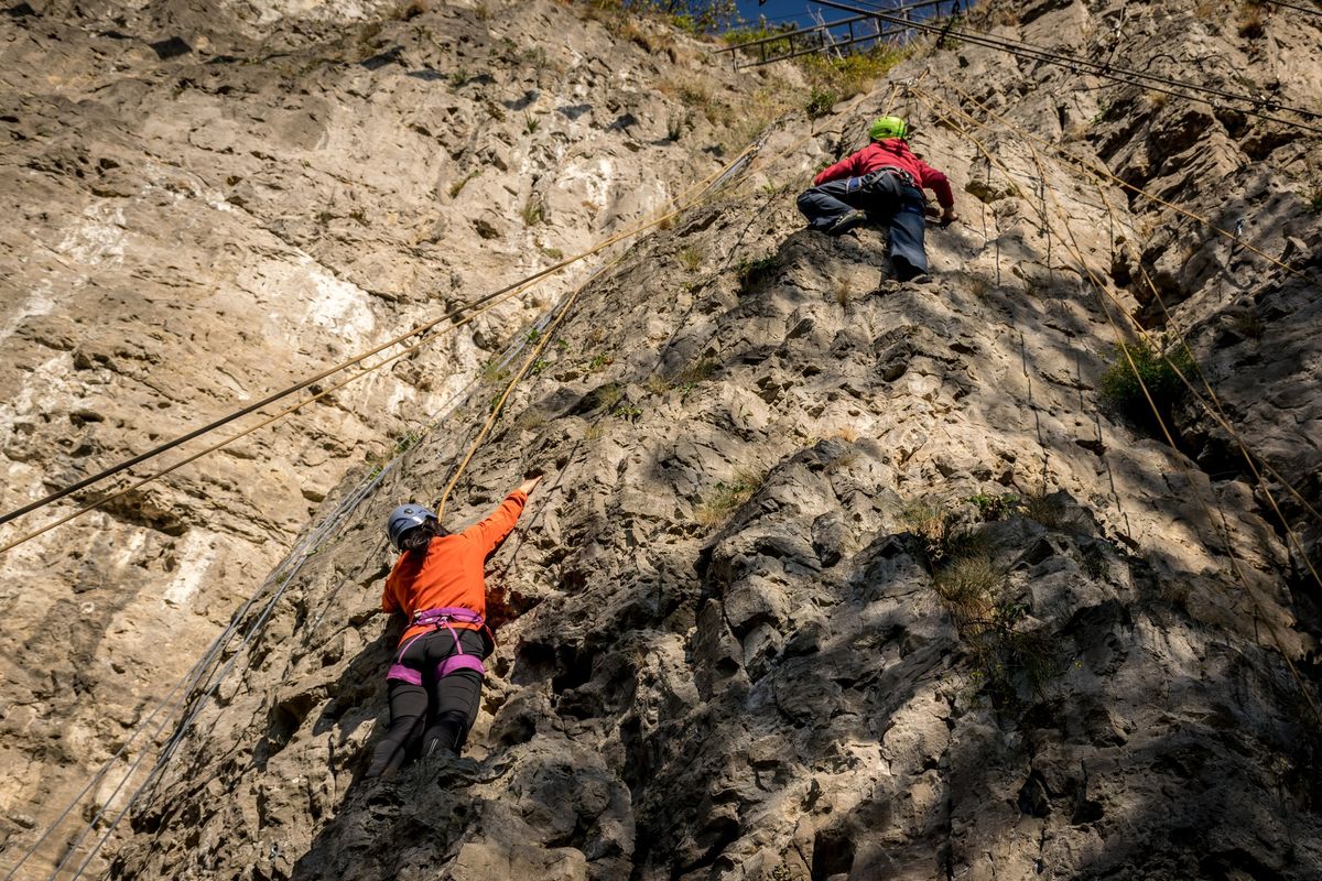 D\u00e9couverte de l'escalade en rocher \u00e0 Marche-Les-Dames (1 jour)