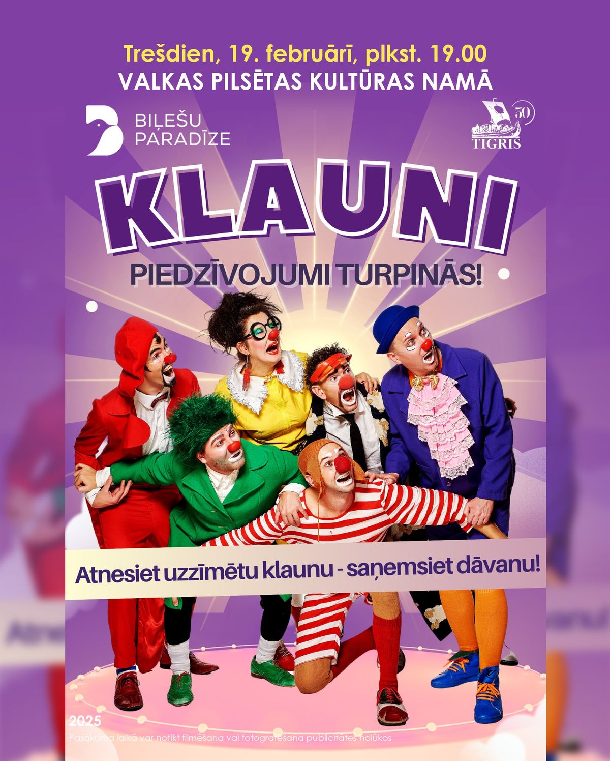 Klaunu izr\u0101de "Klauni-piedz\u012bvojumi turpin\u0101s"