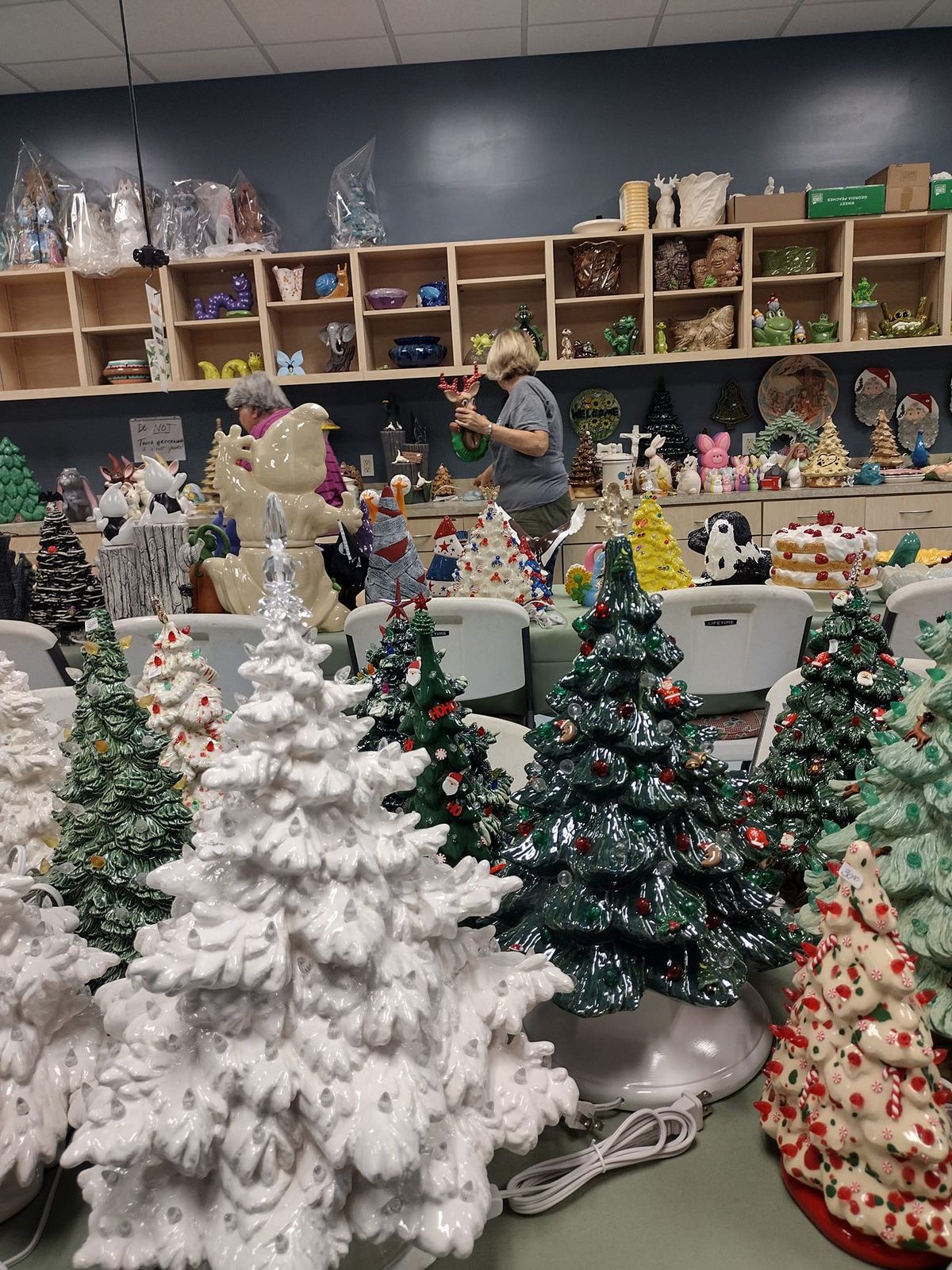 Strawberry Ridge Village's Ceramic Shops Annual Sale