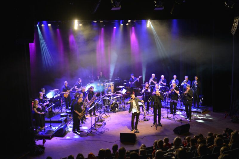 Jazzkaf\u00e9 med \u00c5ndalsnes storband