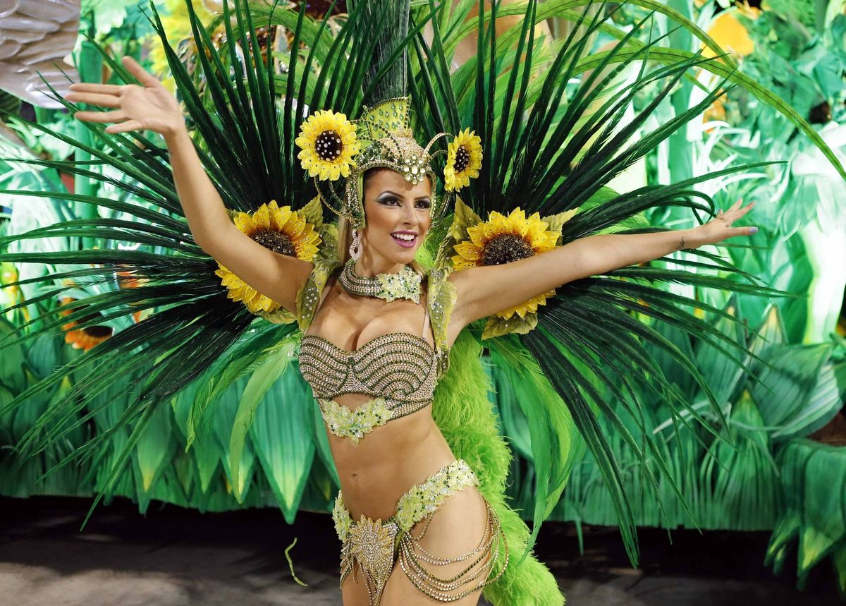 NOITE BRASILEIRA \u2022 CARNAVAL \u2022 AURA