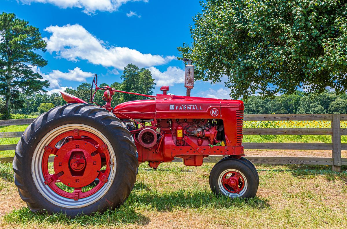 Antique Tractor Pull - Grandstand Events
