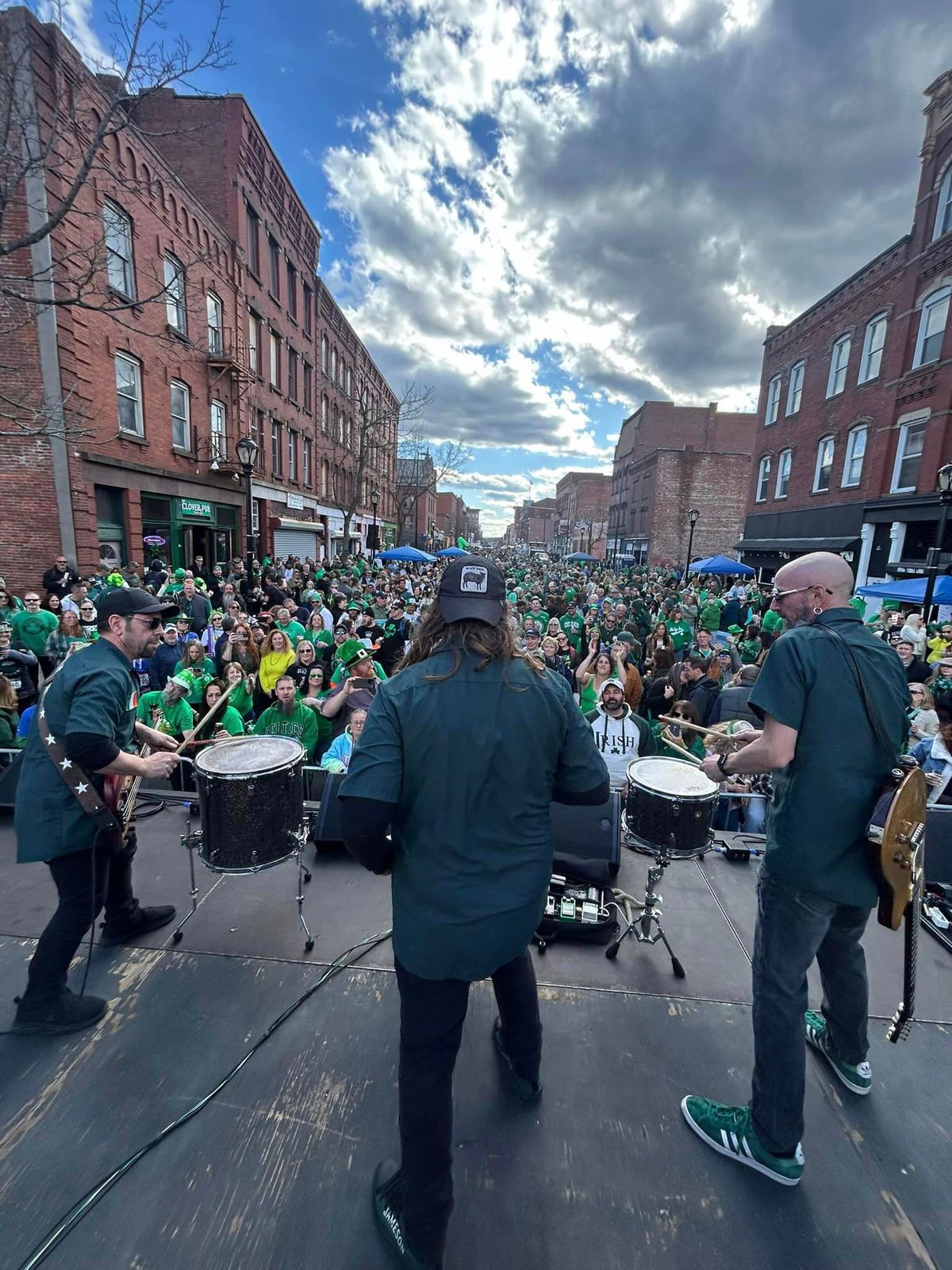 Night-Moves Live @ Holyoke Road Race "The Clover"