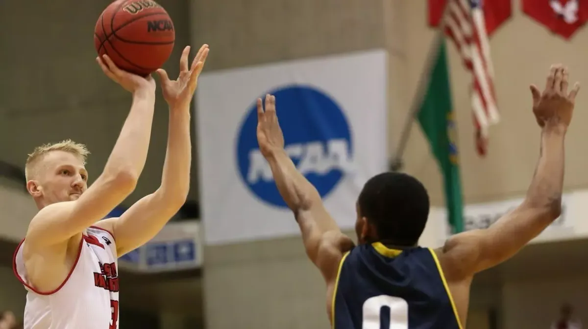 Parking Eastern Washington Eagles at Weber State Wildcats Mens Basketball