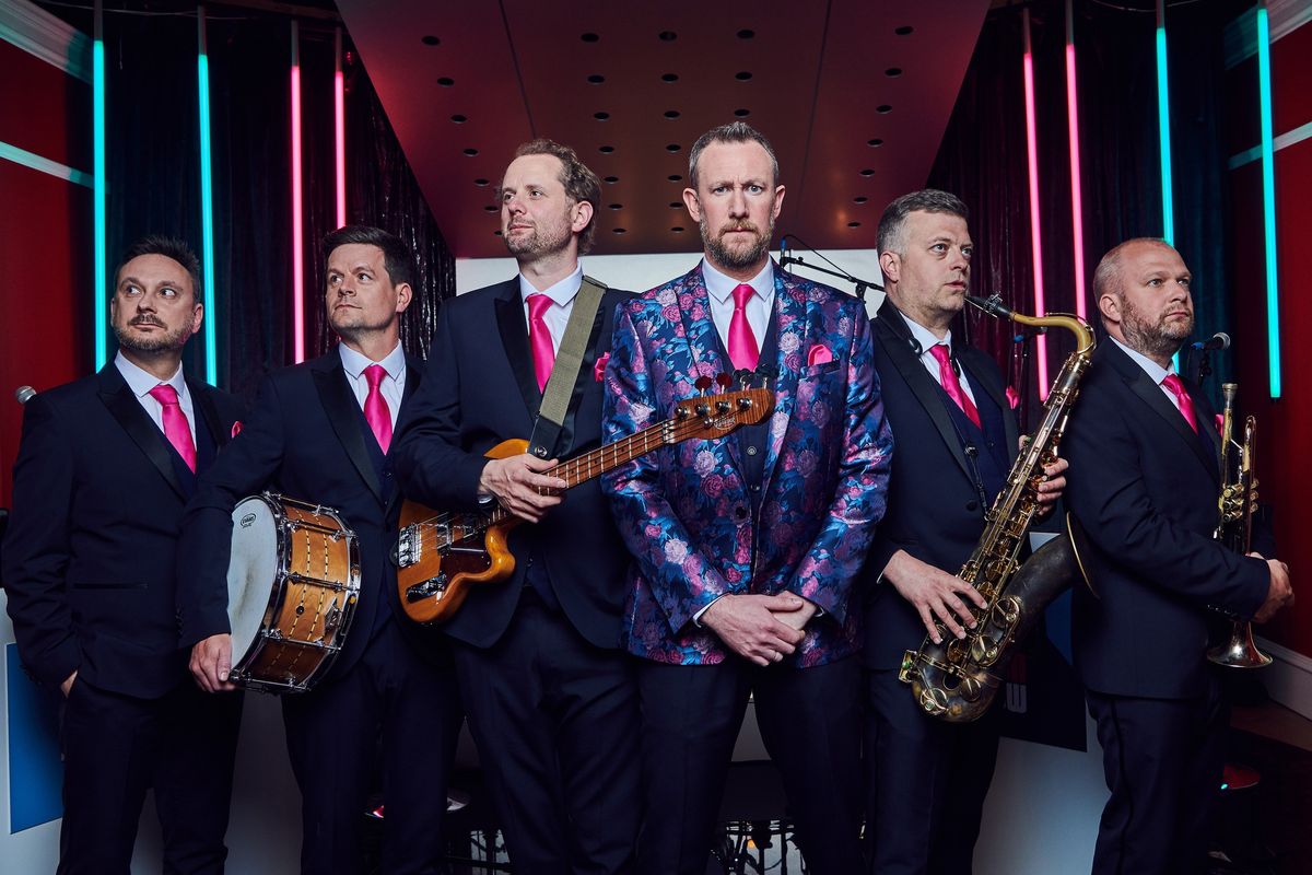 THE HORNE SECTION\u2019S HIT SHOW