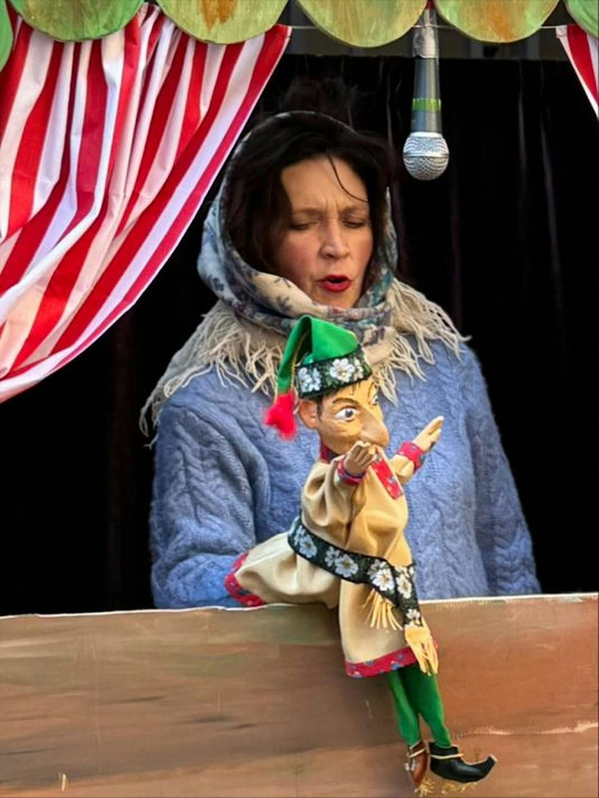 \u041d\u041e\u0412\u041e\u0413\u041e\u0414\u041d\u0418\u0415 \u041f\u0420\u0418\u041a\u041b\u042e\u0427\u0415\u041d\u0418\u042f \u041f\u0415\u0422\u0420\u0423\u0428\u041a\u0418. \u041a\u0443\u043a\u043e\u043b\u044c\u043d\u044b\u0439 \u0441\u043f\u0435\u043a\u0442\u0430\u043a\u043b\u044c \u0442\u0435\u0430\u0442\u0440\u0430 \u201c\u041b\u044e\u0434\u0438 \u0438 \u043a\u0443\u043a\u043b\u044b\u201d