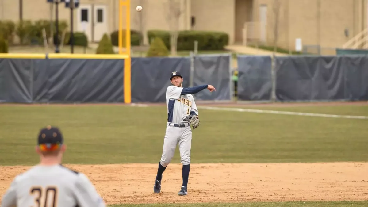 Parking Canisius Golden Griffins at Siena Saints Mens Basketball