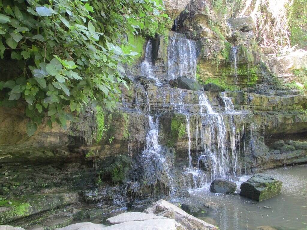 Caminhando na Cascata de Ferven\u00e7a