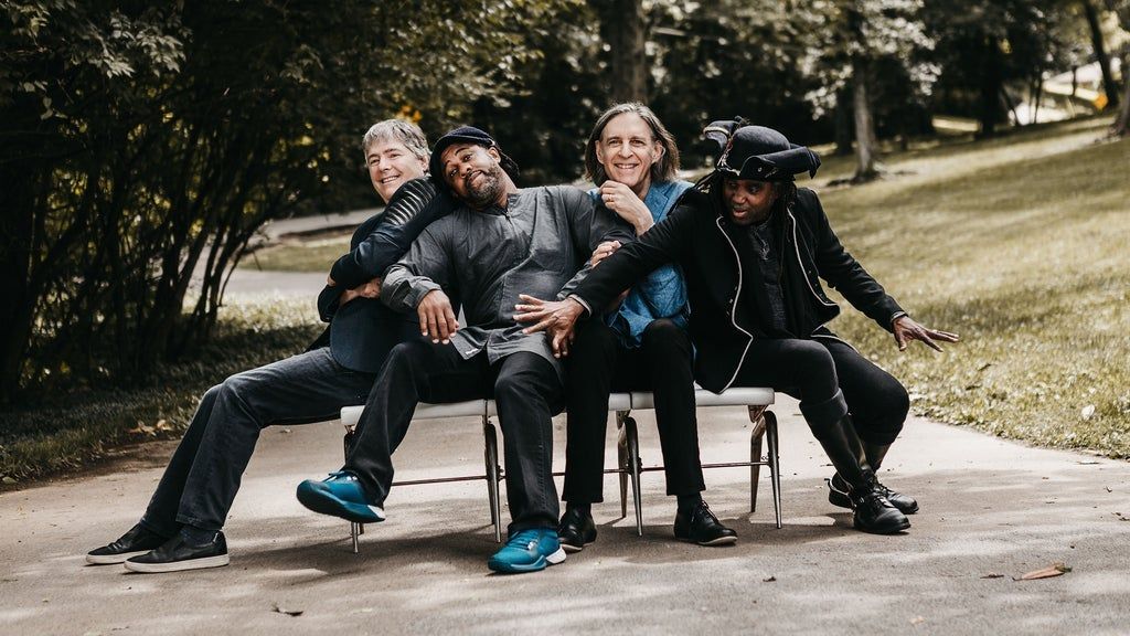 B\u00e9la Fleck & The Flecktones: Jingle All The Way