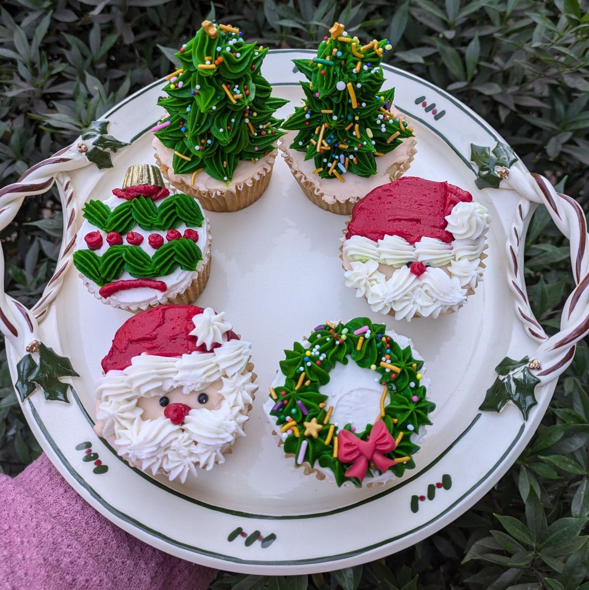 Christmas Cupcake Decorating