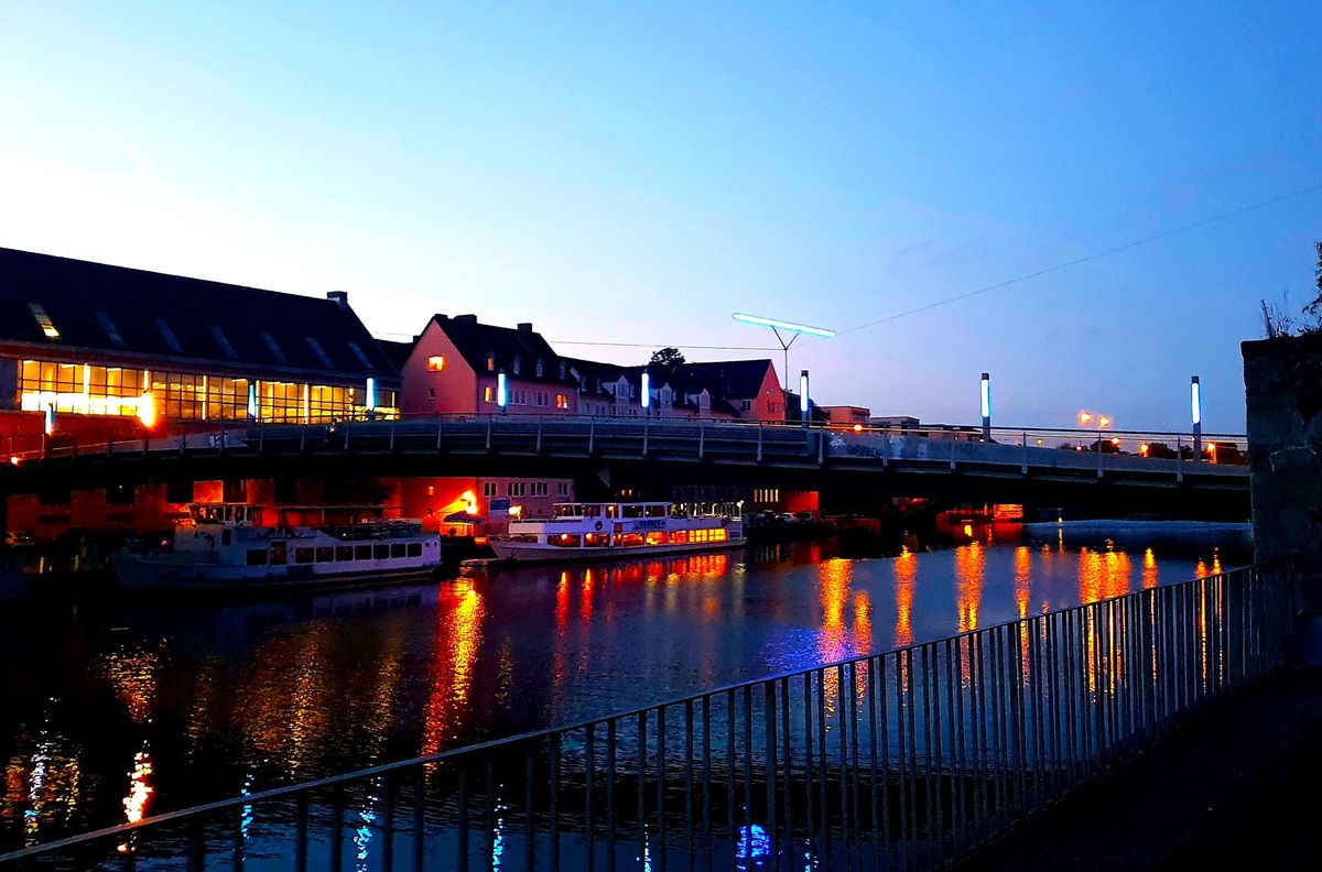 Fr\u00fchlingserwachen am Fluss - abendliche EssKulTour in der Altstadt + Unterneustadt 