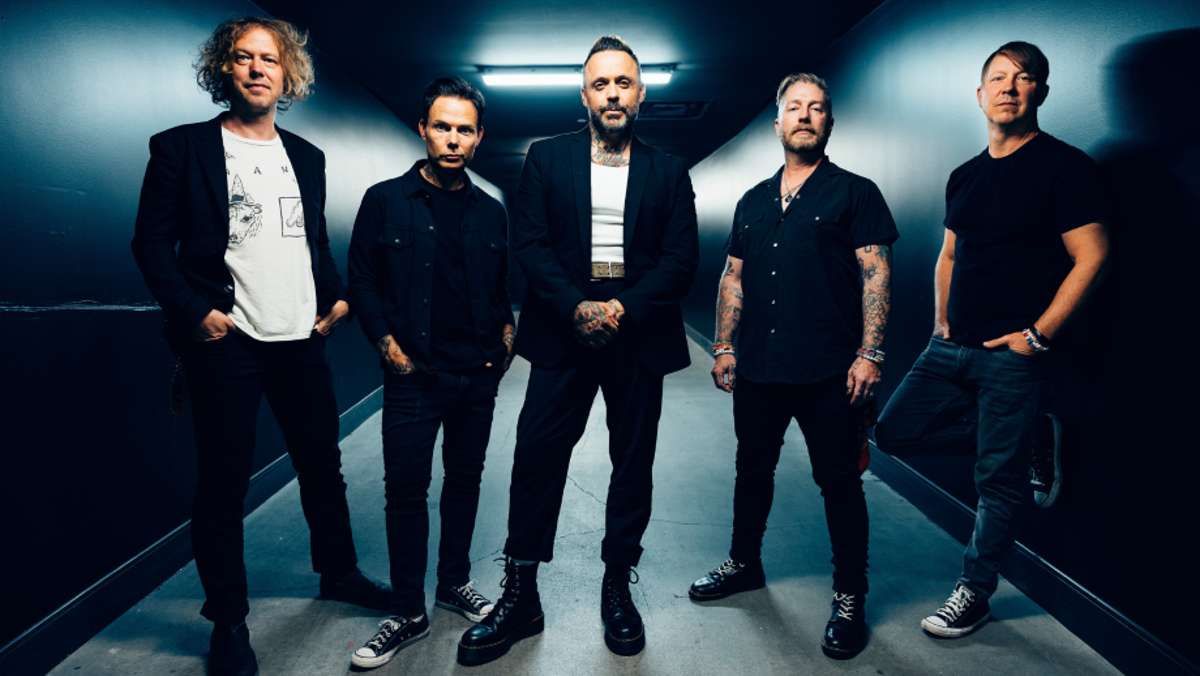 James and the Cold Gun