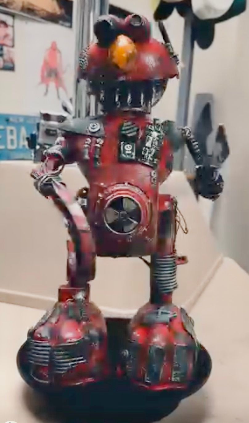 MAKING REPURPOSED ROBOTS: THE ART OF ASSEMBLAGE THROUGH FOUND OBJECTS 