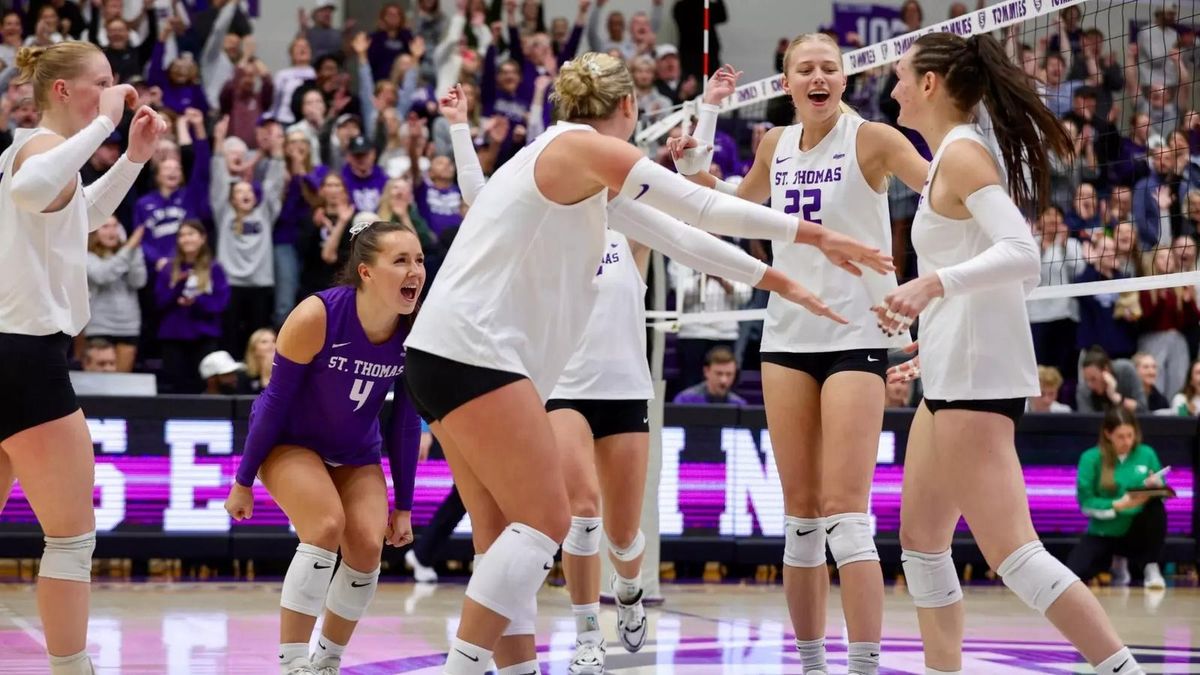 Parking St. Thomas Tommies at North Dakota Fighting Hawks Womens Volleyball