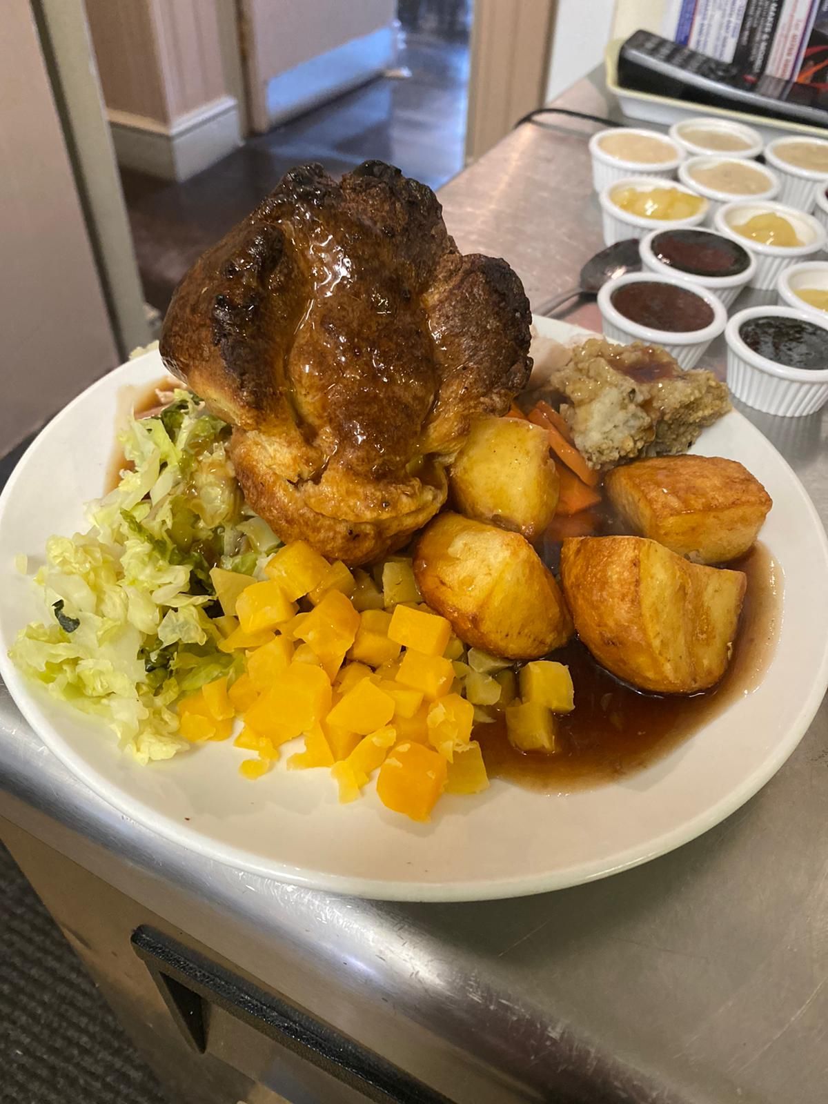 SUNDAY ROAST DINNERS