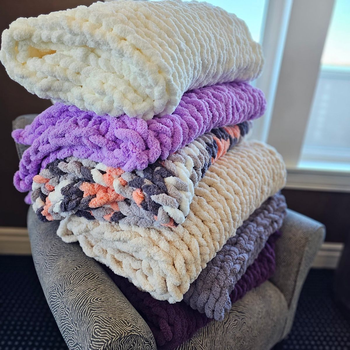 18 SPOTS LEFT! Nov 30th -Zig's Lakeside Pub N Grill Chunky Knit Blanket Workshop 