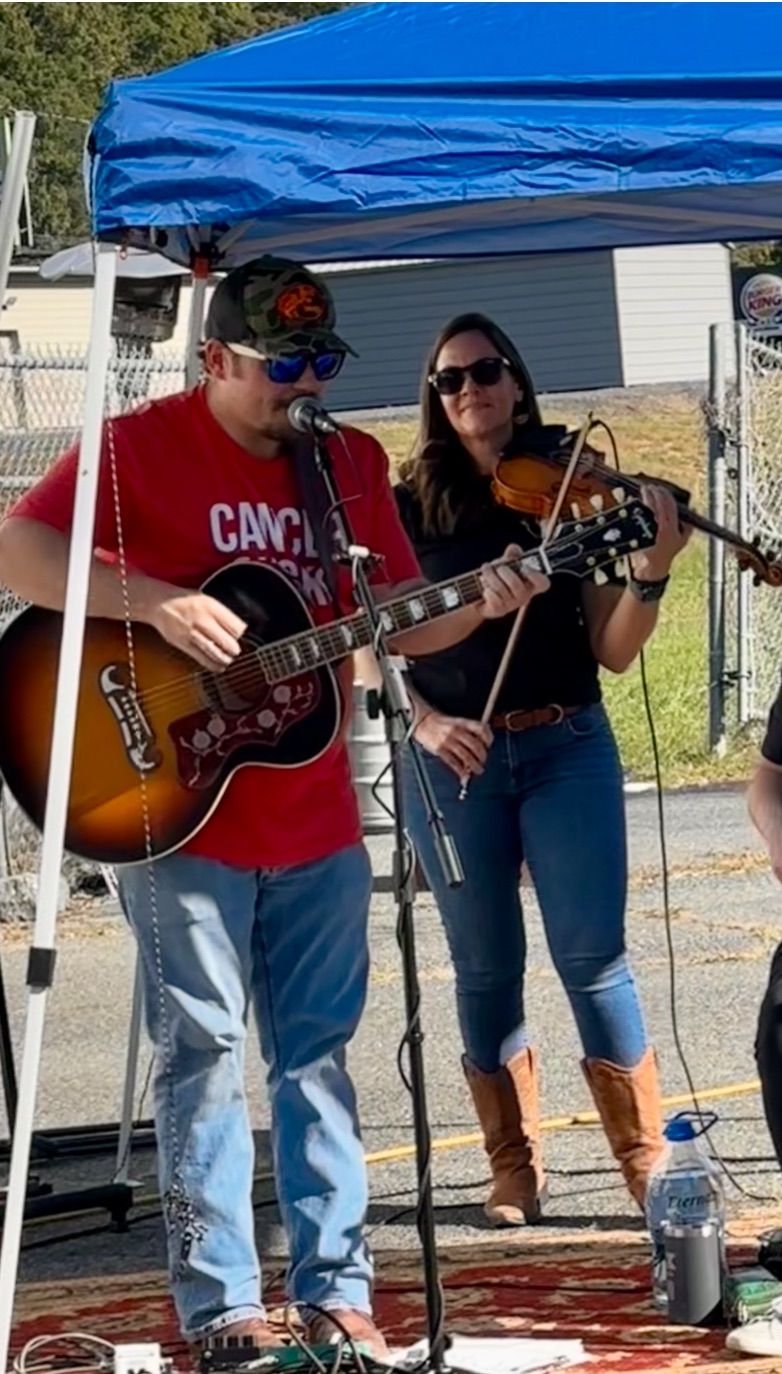 Whiskey Revival duo at Billikens