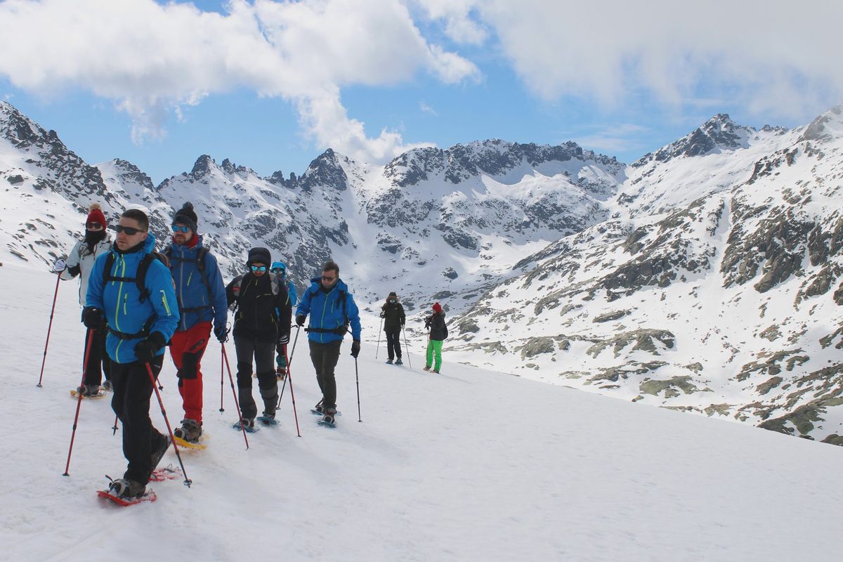 \u26f7\ufe0f\ud83e\udd38\ud83c\udffb\u200d\u2640\ufe0f\ud83c\udfd4\ufe0f Viaje de Raquetas de nieve en la Sierra de Gredos \u26f7\ufe0f\ud83e\udd38\ud83c\udffb\u200d\u2640\ufe0f\ud83c\udfd4\ufe0f