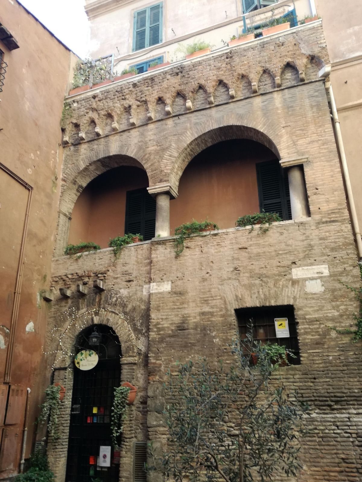 Trastevere: da San Benedetto in Piscinula a Santa Cecilia