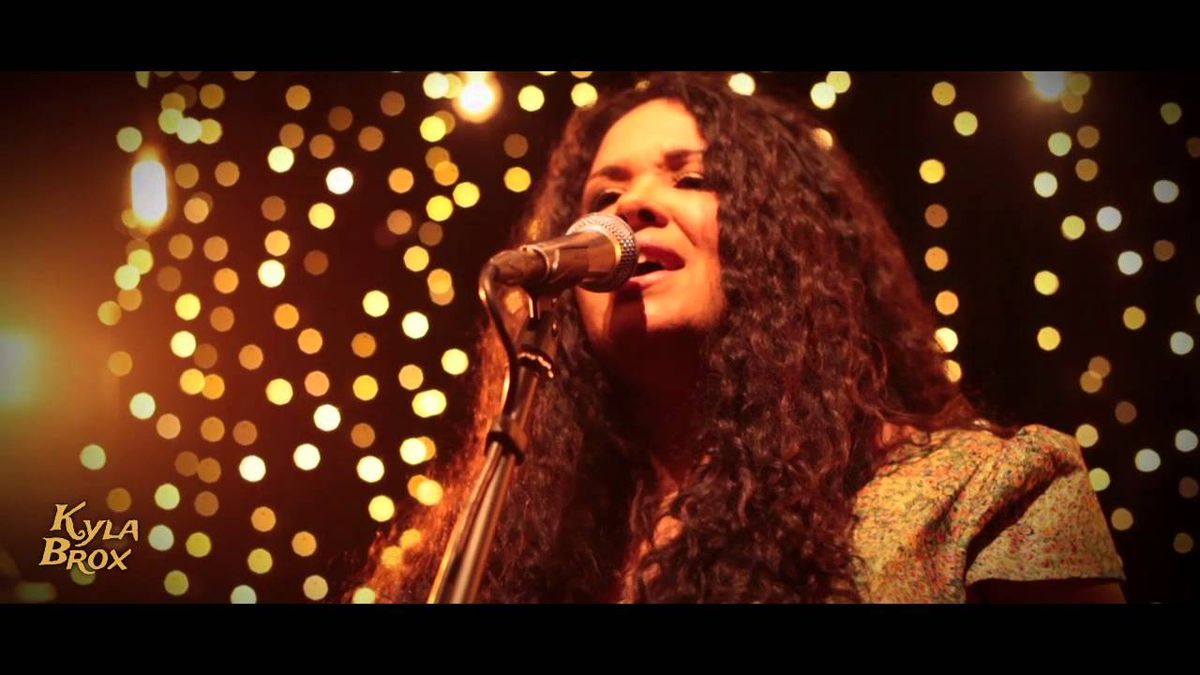 Live Music : Kyla Brox