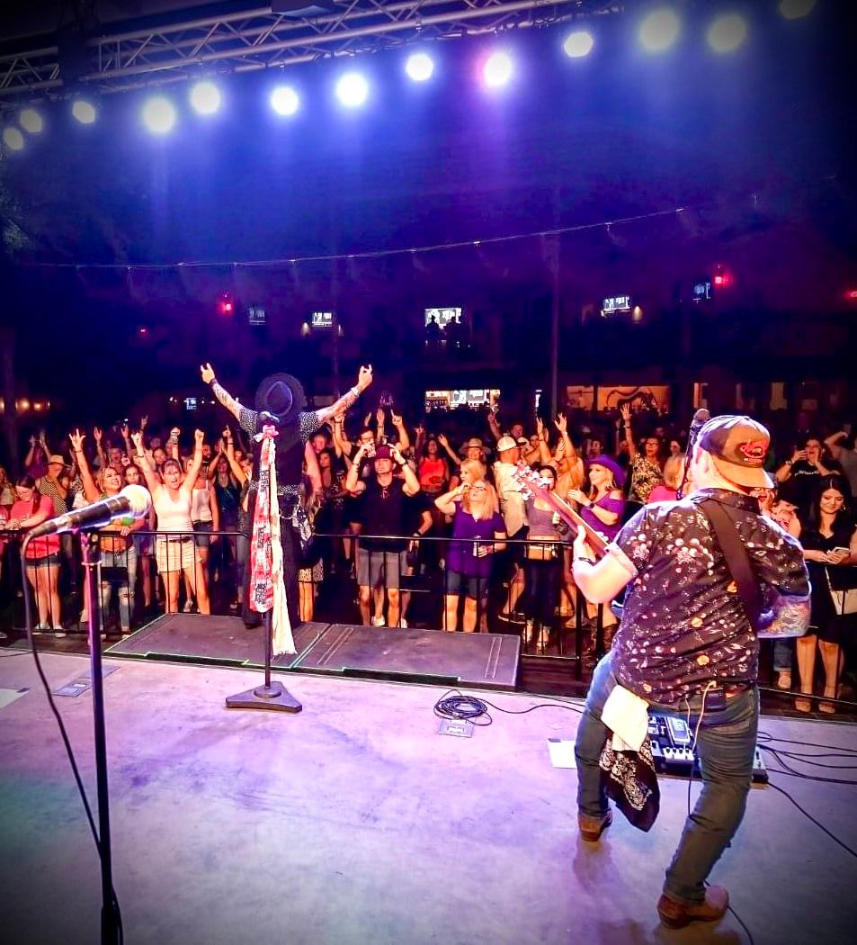 SUEDE *LIVE* @ THE FIELDHOUSE - CEDAR PARK, TX