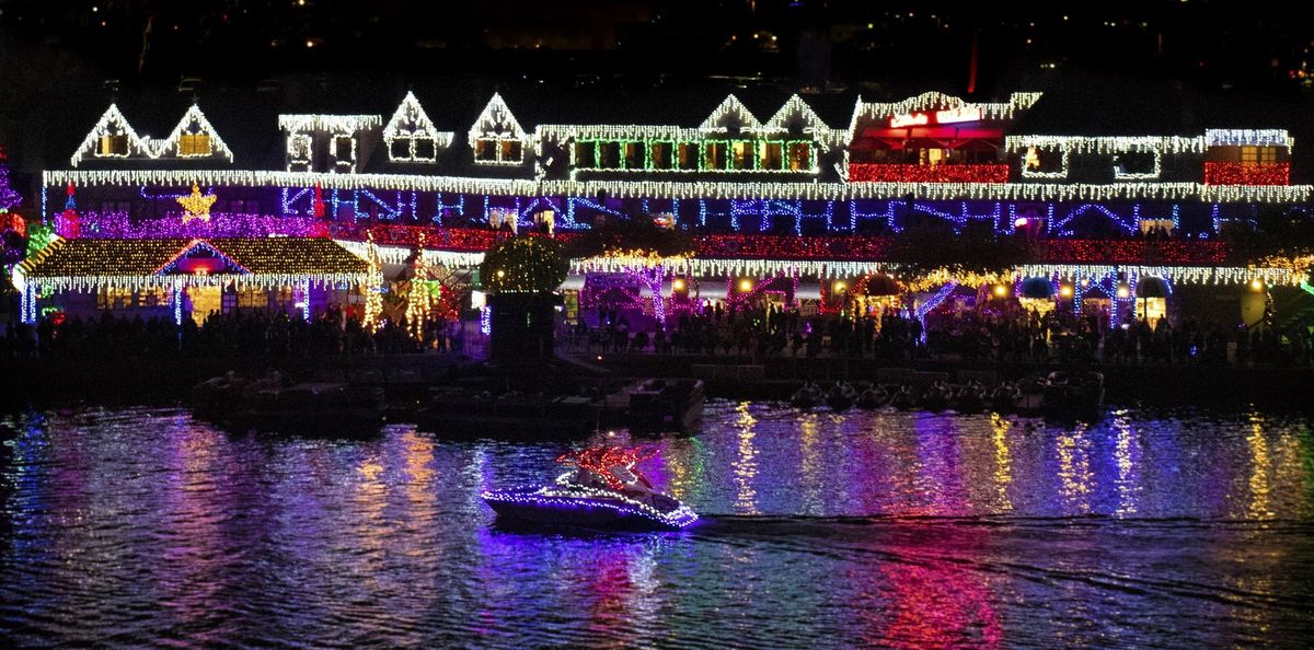 Lake Havasu City\u2019s Holiday Boat Parade of Lights