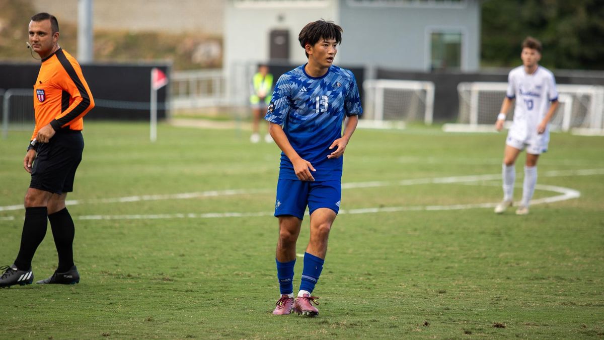 Parking Gardner-Webb Runnin' Bulldogs at Queens Royals Mens Basketball