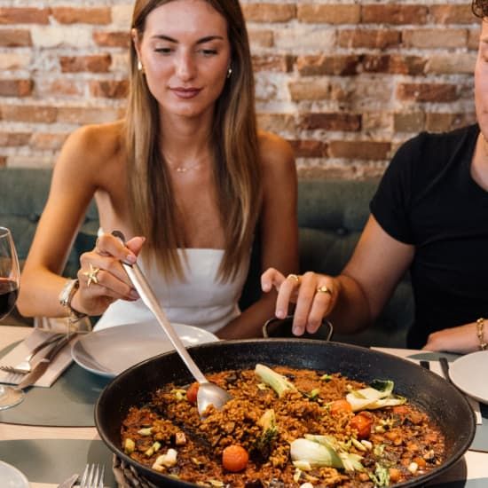 Men\u00fa con Paella Valenciana en Portolito Centro
