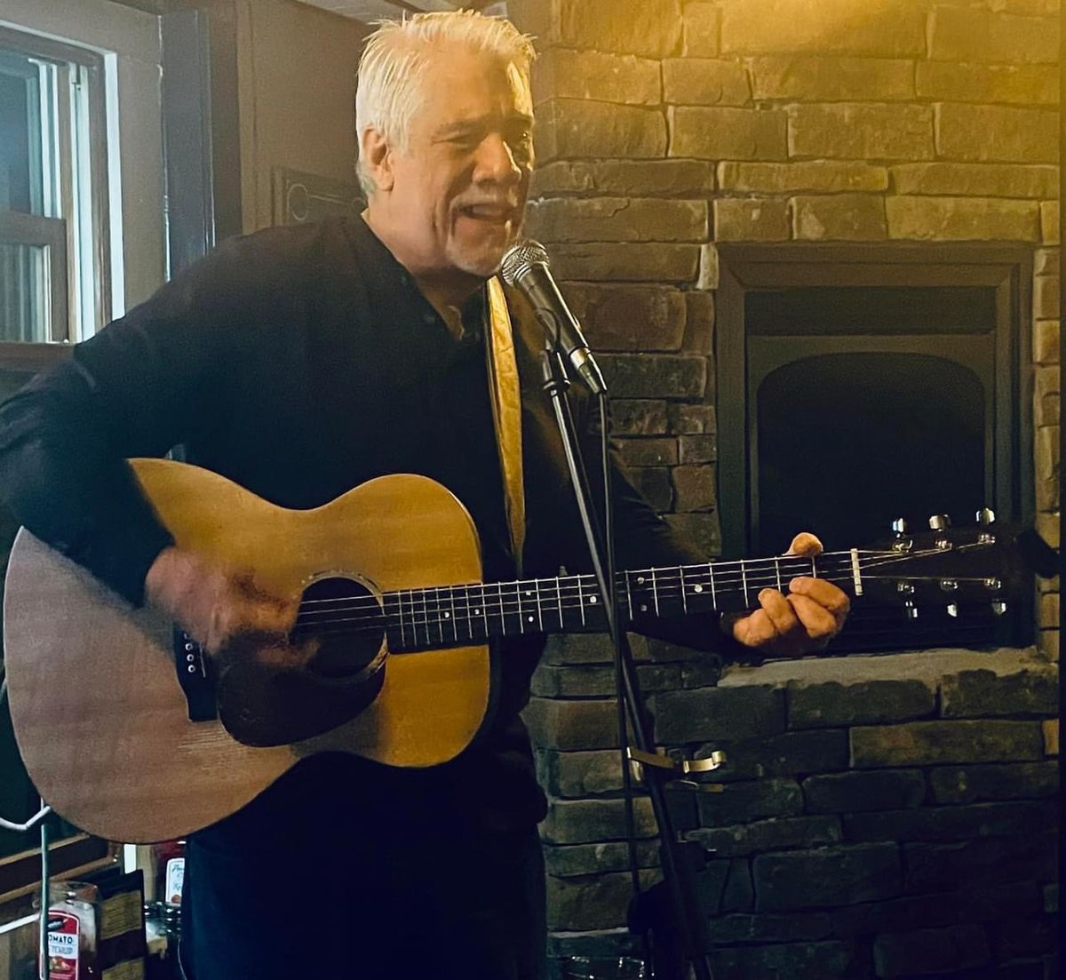 Bob Tomlinson at The Farm House Tavern!