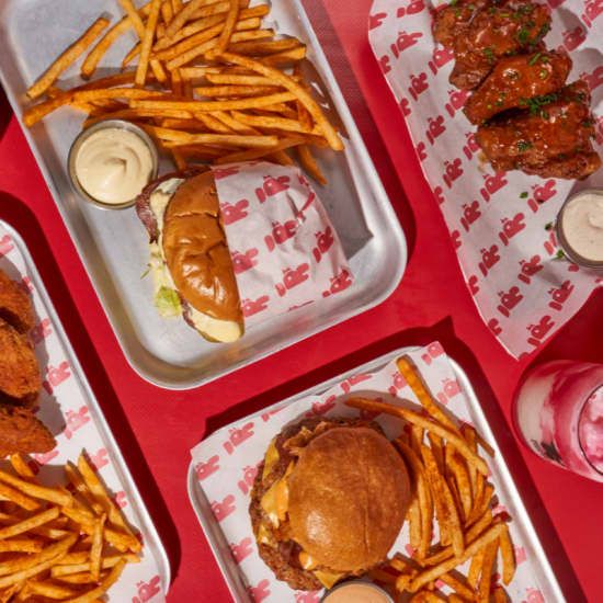 Men\u00fa Roost Chicken (ATOCHA) - Hamburguesa con patatas + bebidas y postre o caf\u00e9
