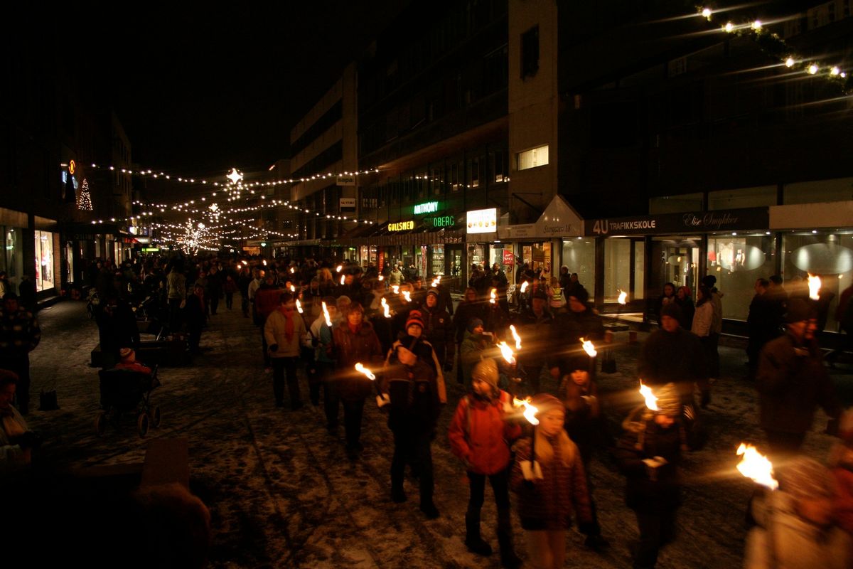 \u00abTENN ET LYS\u00bb - KONSERT I LILLESTR\u00d8M KIRKE